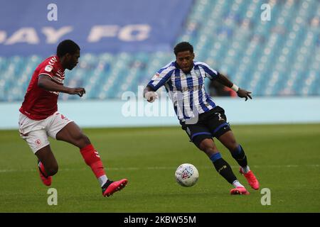 Kadeem Harris de Sheffield mercredi en action avec Anfernee Dijksteel de Middlesbrough lors du match de championnat Sky Bet entre Sheffield mercredi et Middlesbrough à Hillsborough, Sheffield mercredi, Angleterre, le 22nd juillet 2020. (Photo de Mark Fletcher/MI News/NurPhoto) Banque D'Images