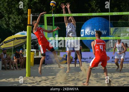 Asseco Resovia (Rouge) contre Grupa Azoty ZAKSA Kedzierzyn-Kozle (blanc), lors du tournoi du Grand Prix PreZero à Cracovie, au complexe sportif KS Wanda de Cracovie. Les meilleurs joueurs de volley de PlusLiga, TAURON Liga, se rencontrent à Cracovie ce week-end lors des trois premiers tournois du Grand Prix PreZero. Samedi, 25 juillet 2020, à Cracovie, petite Pologne Voivodeship, Pologne. (Photo par Artur Widak/NurPhoto) Banque D'Images