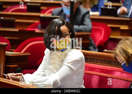 Elisabeth Moreno, ministre française de l'égalité des sexes, assiste et porte un masque facial à la session des questions du gouvernement (QAG) au Sénat français à Paris, en France, sur 22 juillet 2020 (photo de Daniel Pier/NurPhoto) Banque D'Images