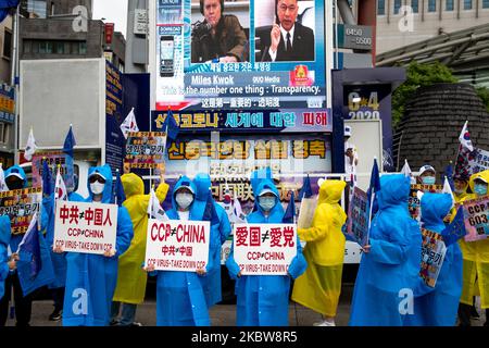 Les partisans du nouvel État fédéral de Chine se réunissent pour un rassemblement près de l'ambassade chinoise à Séoul, en Corée du Sud, sur 27 juillet 2020. Ils ont demandé instamment le retrait de la Loi sur la sécurité de Hong Kong. Les participants au rassemblement, qui ont nié le gouvernement du Parti communiste chinois et insisté pour établir un « nouvel État fédéral de Chine », ont déclaré : « nous exigeons l'abolition de la loi de sécurité de Hong Kong appliquée par le Parti communiste chinois ». Lors du rassemblement, ils ont affirmé que le Parti communiste chinois avait développé une nouvelle infection à coronavirus et la propagé intentionnellement dans le monde entier. (Photo de Chris Jung/NurPho Banque D'Images