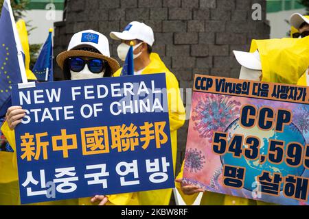 Les partisans du nouvel État fédéral de Chine se réunissent pour un rassemblement près de l'ambassade chinoise à Séoul, en Corée du Sud, sur 27 juillet 2020. Ils ont demandé instamment le retrait de la Loi sur la sécurité de Hong Kong. Les participants au rassemblement, qui ont nié le gouvernement du Parti communiste chinois et insisté pour établir un « nouvel État fédéral de Chine », ont déclaré : « nous exigeons l'abolition de la loi de sécurité de Hong Kong appliquée par le Parti communiste chinois ». Lors du rassemblement, ils ont affirmé que le Parti communiste chinois avait développé une nouvelle infection à coronavirus et la propagé intentionnellement dans le monde entier. (Photo de Chris Jung/NurPho Banque D'Images