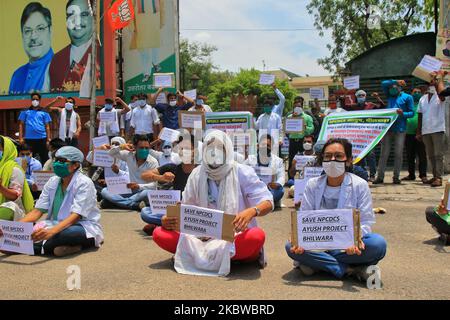 Les travailleurs du projet ayush 'NPCSCS' protestent contre le ministère Ayush au sujet de leurs diverses questions, à l'extérieur du bureau BJP à Jaipur, Rajasthan, Inde sur 28 juillet 2020. (Photo de Vishal Bhatnagar/NurPhoto) Banque D'Images