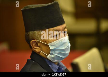 Subash Chandra Nembang, Le politicien népalais et l'ancien président de l'Assemblée constituante du Népal avec le masque facial arrivent dans la fonction du Parti Janata Samajwadi Lila Devi Sitaula prend serment du Président Agni Prasad Sapkota après avoir élu comme membre de la Chambre des représentants (Hor) à la place de Sarita Giri at Singha Durbar, Katmandou, Népal mercredi, 29 juillet 2020. (Photo de Narayan Maharajan/NurPhoto) Banque D'Images