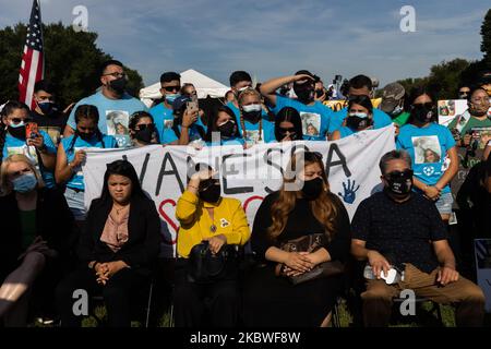 Gloria Guillen, mère de Vanessa Guillen (au centre), est vue lors d'un rassemblement au National Mall pour demander une enquête pour le meurtre de sa fille. Washington, D.C., 30 juillet 2020. (Photo par Aurora Samperio/NurPhoto) Banque D'Images