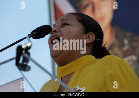 Gloria Guillen, est vu pour exiger la justice pour sa fille lors d'une vraiment au National Mall à Washington, D.C. 30 juillet 2020. Vanessa Guillen a disparu de son poste à fort Hood, Texas, sur 22 avril, mais ses restes n'ont pas été découverts jusqu'à 30 juin. Un soldat, Aaron David Robinson, était le principal suspect dans le meurtre de Guillen et il s'est tué par balle lorsqu'il a été approché par la police. (Photo par Aurora Samperio/NurPhoto) Banque D'Images