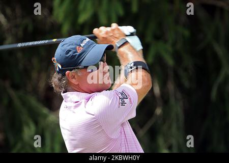 Scott McCarron, de Mooresville, Caroline du Nord, a reçu des coups de main du tee 15, lors de la première partie du tournoi de golf The Ally Challenge présenté par McLaren au Warwick Hills Golf & Country Club à Grand blanc, MI, États-Unis, vendredi, 31 juillet, 2020. (Photo par Amy Lemus/NurPhoto) Banque D'Images