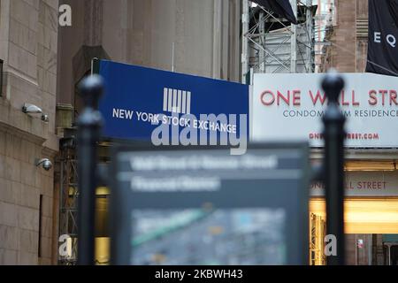 Selon le Bureau of Economic Analysis, la Bourse de New York a connu une contraction de 32,9% par an d'avril à juin, soit la pire baisse jamais enregistrée. La ville de New York entre dans la phase 4 de sa réouverture à la suite de restrictions imposées pour ralentir la propagation du coronavirus à 31 juillet 2020, dans la ville de New York. La quatrième phase permet les arts et le divertissement de plein air, les événements sportifs sans fans et la production de médias. (Photo de John Nacion/NurPhoto) Banque D'Images