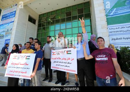 Les Palestiniens font don de sang, à Gaza, en Palestine, sur 5 août 2020, lors d'une campagne publique de don de sang pour la communauté libanaise suite à l'explosion au port de Beyrouth. (Photo de Majdi Fathi/NurPhoto) Banque D'Images