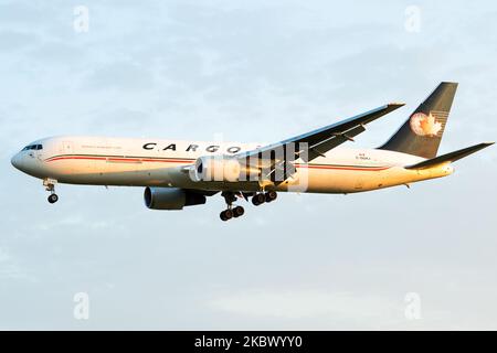 Cargojet Airways Boeing 767-35E(ER) sur son approche finale à l'aéroport des Midlands de l'est, Derby (Royaume-Uni) sur 8 août 2020. (Photo de Jon Hobley/MI News/NurPhoto) Banque D'Images