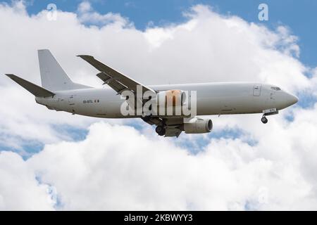 Un point de vue général de l'ASL Airlines Ireland Boeing 737-42C(SF) EI-STL sur son approche finale à l'aéroport East Midlands de Derby, au Royaume-Uni, le 26 juillet 2020. (Photo par sur Gobley/MI News/NurPhoto) Banque D'Images