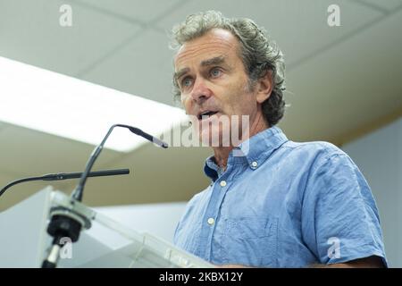 Le directeur du Centre de coordination des alertes et urgences sanitaires, Fernando Simon, offre une conférence de presse pour informer sur l'évolution de la COVID-19, au siège du Ministère de la Santé de l'10 août 2020 à Madrid, Espagne. (Photo par Oscar Gonzalez/NurPhoto) Banque D'Images