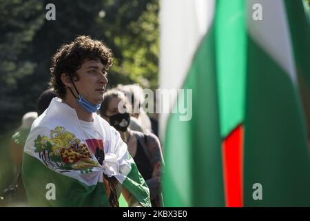 Manifestation de la chaîne vivante devant le bâtiment de l'Assemblée nationale de la République de Bulgarie à Sofia, en Bulgarie, sur 13 août 2020. Les manifestants veulent la démission du gouvernement du Premier ministre bulgare Boiko Borissov, du procureur général Ivan Geshev et des élections anticipées. (Photo de Hristo Vladev/NurPhoto) Banque D'Images