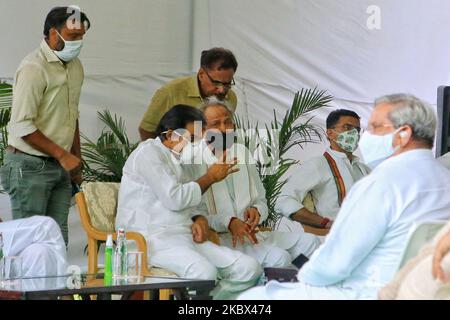 Jaipur: Le ministre en chef du Rajasthan, Ashok Gehlot, le dirigeant principal, K.C Venogopal, et le chef du Congrès, Sachin Pilot, lors de la réunion des MLs à la résidence cm, à Jaipur, Rajasthan, Inde, on 13 août, 2020. (Photo de Vishal Bhatnagar/NurPhoto) Banque D'Images