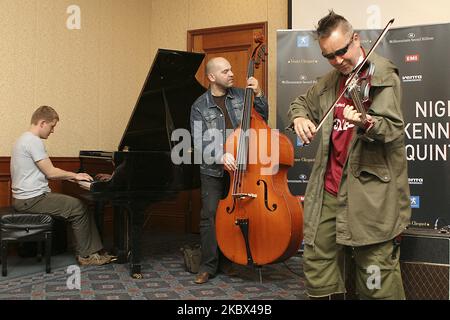 Le violoniste anglais Nigel Kennedy et son trio se présentent en salle à leur vitrine de promotion en Asie à Séoul, en Corée du Sud, sur 7 mai 2007. (Photo de Seung-il Ryu/NurPhoto) Banque D'Images