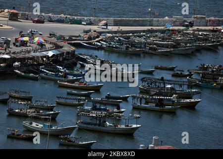 Vue générale du port de la ville de Gaza, Palestine sur 18 août 2020. - Israël a attaqué les cibles du Hamas à Gaza et a interrompu son flux de carburant dans l'enclave, dans les dernières mesures prises au cours d'une vague de bombes incendiaires aéroportées en provenance du territoire palestinien. La sanction contre le carburant a été "à la lumière du lancement continu de ballons incendiaires de la bande vers le territoire de l'État d'Israël et de la menace pour la stabilité de la sécurité", a déclaré le ministère de la Défense. (Photo de Majdi Fathi/NurPhoto) Banque D'Images