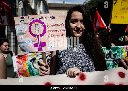 Un fêtard participe à la gay Pride de à Napes, en Italie, sur 25 juin 2016. (Photo de Paolo Manzo/NurPhoto) Banque D'Images