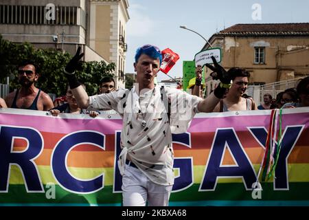 Un fêtard participe à la gay Pride de à Napes, en Italie, sur 25 juin 2016. (Photo de Paolo Manzo/NurPhoto) Banque D'Images