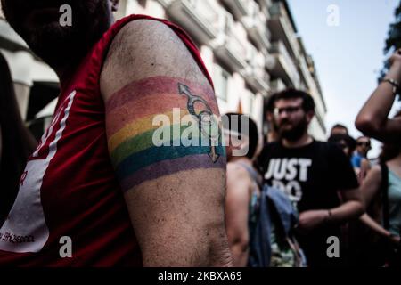 Un fêtard participe à la gay Pride de à Napes, en Italie, sur 25 juin 2016. (Photo de Paolo Manzo/NurPhoto) Banque D'Images