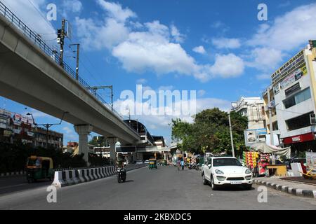 Vue sur la capitale nationale par temps clair et ciel bleu à la station de métro Laxmi Nagar sur 22 août 2020 à New Delhi, Inde. (Photo de Mayank Makhija/NurPhoto) Banque D'Images