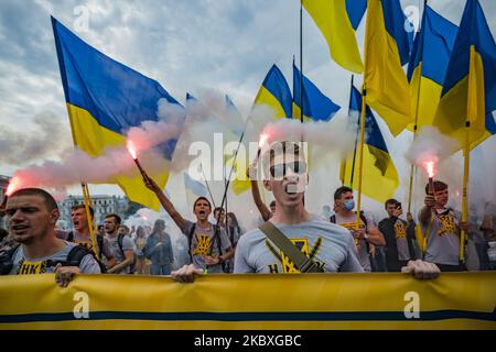 Des manifestants ukrainiens crient lors des célébrations du jour de l'indépendance à Kiev, en Ukraine. (Photo de Celestino Arce/NurPhoto) Banque D'Images