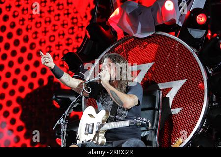 Foo Fighters se produit sur la scène lors du festival de rock de la vallée d'Ansan M, en Corée du Sud, à Ansan, sur 26 juillet 2015. Le festival du rock se tient chaque année en juillet. (Photo de Seung-il Ryu/NurPhoto) Banque D'Images