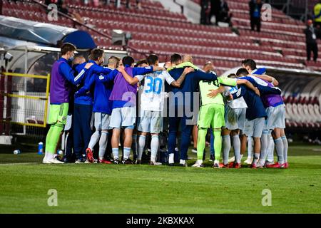 L'équipe de Dinamo Zagreb se prépare à la fusillade de pénalité pendant CFR 1907 Cluj contre Dinamo Zagreb Ligue des champions de l'UEFA, deuxième cycle de qualification, au stade Constantin Radulescu sur 26 août 2020 à Cluj-Napoca, Roumanie. (Photo de Flaviu Buboi/NurPhoto) Banque D'Images