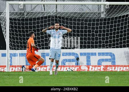 Petar Stojanovic marquant la pénalité pendant CFR 1907 Cluj contre Dinamo Zagreb Ligue des champions de l'UEFA, deuxième cycle de qualification, au stade Constantin Raulescu sur 26 août 2020 à Cluj-Napoca, Roumanie. (Photo de Flaviu Buboi/NurPhoto) Banque D'Images