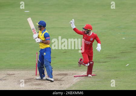 Alex Davies, du Lancashire, a l'emporte sur David Bedingham de Durham lors du match de Vitality Blast T20 entre le club de cricket du comté de Durham et le Lancashire à Emirates Riverside, Chester le Street, au Royaume-Uni, sur 27 août 2020. (Photo de Mark Fletcher/MI News/NurPhoto) Banque D'Images
