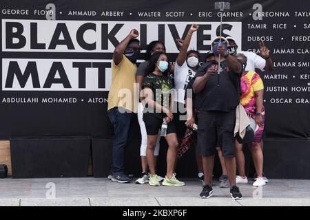 Les Afroamericains prennent un selfie, sur 28 août 2020 à Black Lives Matter Plaza à Washington DC, Etats-Unis. (Photo de Lénine Nolly/NurPhoto) Banque D'Images