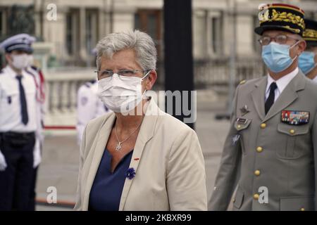 Geneviève Darrieussecq, sous-ministre française du souvenir et des anciens combattants, participe aux célébrations marquant l'anniversaire de la libération de la capitale française par le général Leclerc et le colonel Rol-Tanguy à 25 août 2020, à Paris, en France. (Photo de Daniel Pier/NurPhoto) Banque D'Images