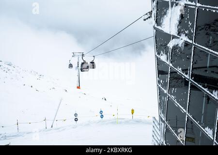 Slovaquie, Jasna - 3 février 2022 : station de ski de cabine de télésiège Banque D'Images