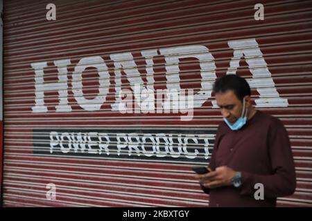 LE logo HONDA (Power Products) est visible sur un obturateur fermé à Baramulla, Jammu-et-cachemire, Inde, le 30 août 2020 (photo de Nasir Kachroo/NurPhoto) Banque D'Images