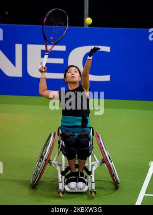 OSS, PAYS-BAS - NOVEMBRE 1: Momoko Ohtani du Japon sert dans son double match féminin avec Jiske Griffioen des pays-Bas contre Lucy Shuker de Grande-Bretagne et Zhenzhen Zhu de Chine pendant le jour 3 des 2022 ITF tennis Masters en fauteuil roulant au Sportcentrum de Rusheuvel sur 1 novembre, 2022 à OSS, pays-Bas (photo de René Nijhuis/Orange Pictures) Banque D'Images