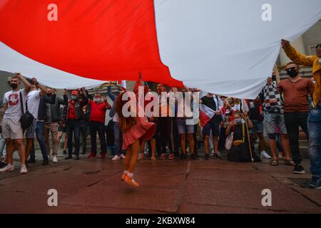 Des membres de la diaspora bélarussienne de la région de Gdansk et des supporters locaux ont participé ce soir à une « Marche de solidarité avec le Bélarus » pour exprimer leur solidarité avec le peuple biélorusse. Sur 30 août 2020, à Gdansk, en Pologne. (Photo par Artur Widak/NurPhoto) Banque D'Images
