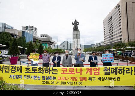 Les citoyens contre le coronavirus (COVID-19), qui menace l'économie populaire commune, tiennent une conférence de presse sur la place Gwanghwamun, à 31 août 2020, à Séoul, en Corée du Sud, pour appeler à l'abolition du coronavirus, qui pourrait menacer l'économie populaire commune et les droits fondamentaux du peuple. (Photo de Chris Jung/NurPhoto) Banque D'Images