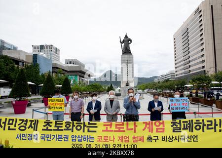 Les citoyens contre le coronavirus (COVID-19), qui menace l'économie populaire commune, tiennent une conférence de presse sur la place Gwanghwamun, à 31 août 2020, à Séoul, en Corée du Sud, pour appeler à l'abolition du coronavirus, qui pourrait menacer l'économie populaire commune et les droits fondamentaux du peuple. (Photo de Chris Jung/NurPhoto) Banque D'Images