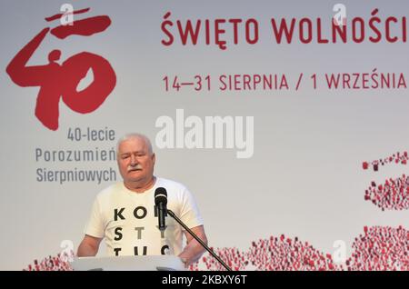 Lech Walesa, co-fondateur et ancien chef de Solidarnosc, s'adresse à ses partisans et médias à l'intérieur du Centre européen de solidarité, à l'occasion du 40th anniversaire de l'Accord de Gdansk. Deux célébrations distinctes du même événement ont eu lieu une fois de plus. L'ancien dirigeant de Solidarnosc Lech Wa?esa s'est joint aux partis et organisations d'opposition polonais pour la célébration du matin. Des centaines de membres de solidarité de toute la Pologne ont participé aux célébrations officielles de l'après-midi avec le Président Andrzej Duda et le Premier ministre Mateusz Morawiecki. Lundi, 31 août 2020, à Gdansk, en Pologne. (Photo Banque D'Images