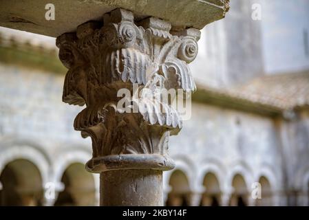 Cloître et détails des capitales de la cathédrale de Gérone (Catalogne, Espagne) ESP: Claustro y detalles de los capitules de la catedral de Gerona Banque D'Images