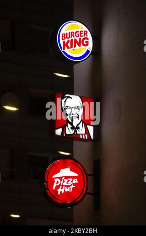 Les logos Burger King, KFC et Pizza Hut sont visibles sur 2 septembre 2020 à Varsovie, en Pologne. (Photo par Aleksander Kalka/NurPhoto) Banque D'Images