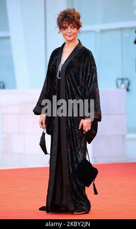 Laura Morante pose sur le tapis rouge lors du Festival du film de Venise 77th sur 02 septembre 2020 à Venise, Italie. (Photo de Matteo Chinellato/NurPhoto) Banque D'Images