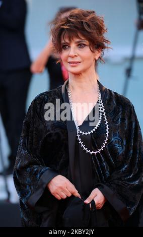 Laura Morante pose sur le tapis rouge lors du Festival du film de Venise 77th sur 02 septembre 2020 à Venise, Italie. (Photo de Matteo Chinellato/NurPhoto) Banque D'Images