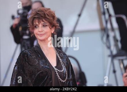 Laura Morante pose sur le tapis rouge lors du Festival du film de Venise 77th sur 02 septembre 2020 à Venise, Italie. (Photo de Matteo Chinellato/NurPhoto) Banque D'Images