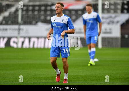 Scott Wilson, de Barrow, se réchauffe avant le coup d'envoi lors du match de la Carabao Cup entre le comté de Derby et Barrow au Pride Park, à Derby, en Angleterre, sur 5 septembre 2020. (Photo de Jon Hobley/MI News/NurPhoto) Banque D'Images