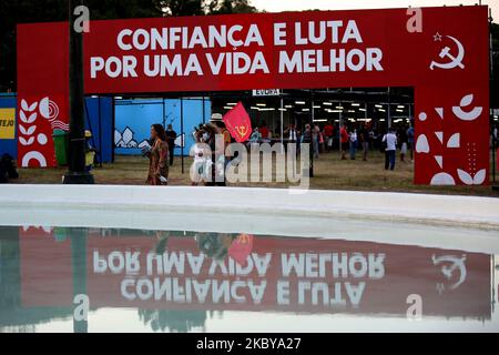 Les gens assistent au Parti communiste portugais Festa do Avante! (Festival Avante) à Seixal, en périphérie de Lisbonne, sur 6 septembre 2020. Le rassemblement annuel de trois jours, qui attire normalement des milliers de visiteurs et de suiveurs de partis, a été touché cette année en raison des restrictions du coronavirus COVID-19 concernant la vente de billets et la fréquentation, après que des préoccupations aient été soulevées au sujet de la propagation du virus. (Photo par Pedro Fiúza/NurPhoto) Banque D'Images