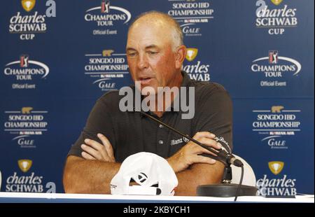 Tom Lehman assiste à une conférence de presse lors du championnat PGA Tour Songdo IBD à Incheon, à l'ouest de Séoul, le 5 septembre 2011, en Corée du Sud. Le Championnat Songdo IBD est un tournoi de golf sur la Champions Tour. Il a été joué pour la première fois en tant que Championnat Posco E&C Songdo en septembre 2010 au Jack Nicklaus Golf Club Korea à Songdo, en Corée du Sud. C'était le premier tournoi du Champions Tour en Asie. En 2010, la bourse s'élevait à 3 000 000 dollars américains, et $450 000 ont été regagnant. C'était le plus grand sac à main jamais pour un événement Champions Tour. (Photo de Seung-il Ryu/NurPhoto) Banque D'Images