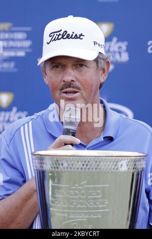 Jay Don Blake, des États-Unis, parlant de la victoire du tournoi lors de l'événement PGA Tour Songdo IBD au club de golf Jack Nicklaus à Incheon le 18 septembre 2011. Jay Don Blake a survécu à un match de cinq trous à quatre joueurs dimanche et a remporté le championnat de Songdo du Champions Tour en Corée du Sud. C'était la première victoire de Blake en tournoi depuis 1991 quand il a gagné l'Open de Lehman Brothers de Shearson et l'Open d'Argentine en 1991. (Photo de Seung-il Ryu/NurPhoto) Banque D'Images