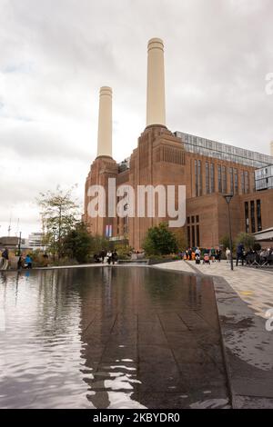 La nouvelle station électrique Battersea Power Station, Nine Elms, Vauxhall, Londres, Angleterre, ROYAUME-UNI Banque D'Images