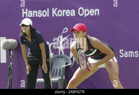 Polona Hercog de Slovénie joue à Galina Voskoboeva du Kazakhstan (pas d'image) le jour 6 dans la sémifinale de Hansol Korea Open tennis au court de tennis olympique dans l'est de Séoul le 20 septembre 2011, Corée du Sud. Galina Voskoboeva a gagné en jeux droits 6-1, 6-4. (Photo de Seung-il Ryu/NurPhoto) Banque D'Images