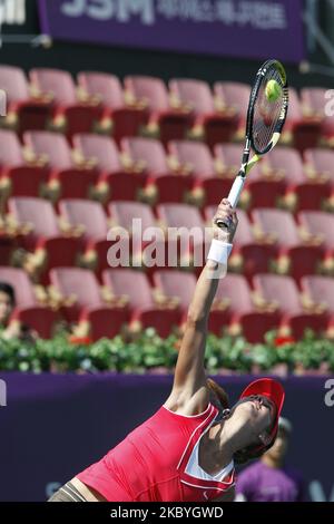 Julia Goerges d'Allemagne servir à Eleni Daliilidou de Grèce (pas de photo) le jour 3in le Hansol Korea Open tennis deuxième tour au centre de tennis du parc Olymoic à Seestern Séoul le 22 septembre 2011, Corée du Sud. Julia Goerges a gagné en droit 4-6, 5-7. (Photo de Seung-il Ryu/NurPhoto) Banque D'Images