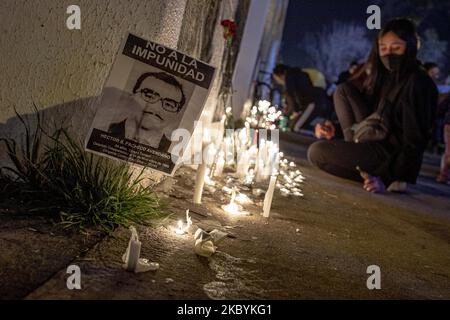 Un grand nombre de personnes arrivent devant le stade national de Santiago, au Chili, à 11 septembre 2020, pour rendre hommage aux victimes de la dictature militaire à l'occasion du dernier coup d'État militaire qui a renversé le président Salvador Allende en 47th. Le coup d'Etat militaire mené par le général Augusto Pinochet en 1973 a imposé une dictature qui a duré jusqu'en 1990 (photo de Felipe Figueroa/Nurphoto) Banque D'Images